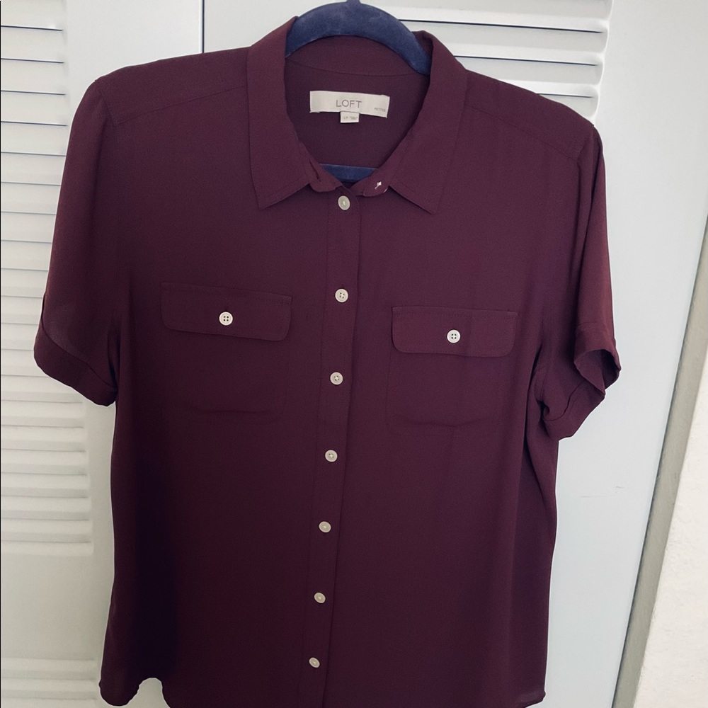 Ann Taylor Loft Petite Cranberry Button Front Top NWOT - Picture 4 of 9